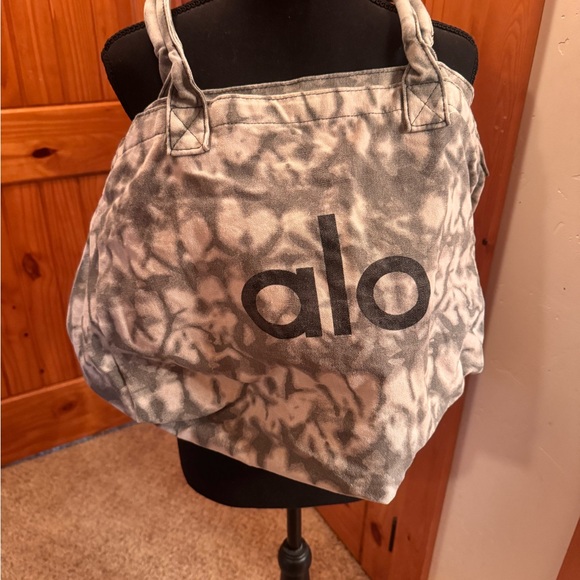 ALO Yoga Black and Gray Tie-Dye Tote Bag - Picture 3 of 3
